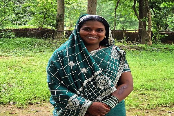 चूल्हा-चौका तक सीमित जिंदगी से आत्मनिर्भरता की उड़ान
