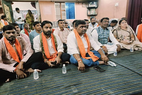 ग्राम हरदी में विधायक रोहित साहू ने ग्रामीणों के साथ सुनी प्रधानमंत्री मोदी के &lsquo;मन की बात&rsquo;