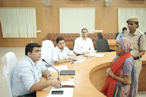 कलेक्टर जनदर्शन में सुनी गई आमजनों की समस्याएं, 45 आवेदन प्राप्त