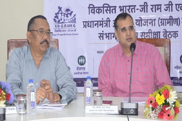 विकसित भारत-जी राम जी एवं प्रधानमंत्री आवास योजना-ग्रामीण की प्रगति की सचिव भीम सिंह ने की समीक्षा