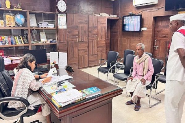 जनदर्शन में कलेक्टर प्रतिष्ठा ममगाईं ने सुनीं आमजन की समस्याएं