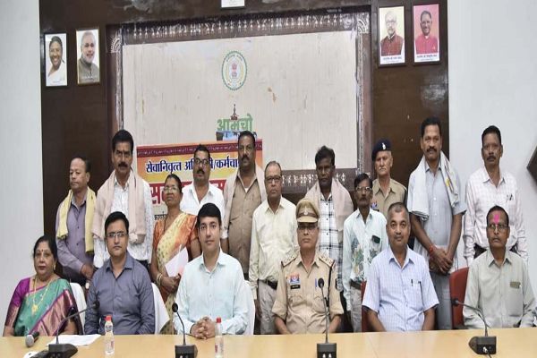 जिले के 22 सेवानिवृत्त शासकीय सेवकों को दी गई भावभीनी विदाई