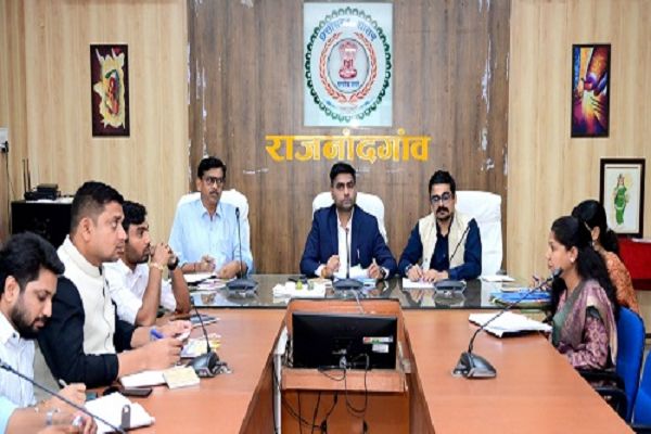 कलेक्टर ने साप्ताहिक समय-सीमा बैठक में विभागीय कार्यों की समीक्षा की