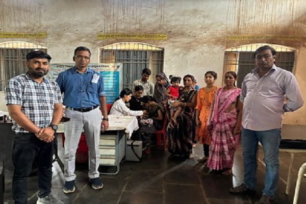 शिशु संरक्षण माह के तहत आंगनबाड़ी केंद्रों में आयोजित स्वास्थ्य सत्रों का निरीक्षण