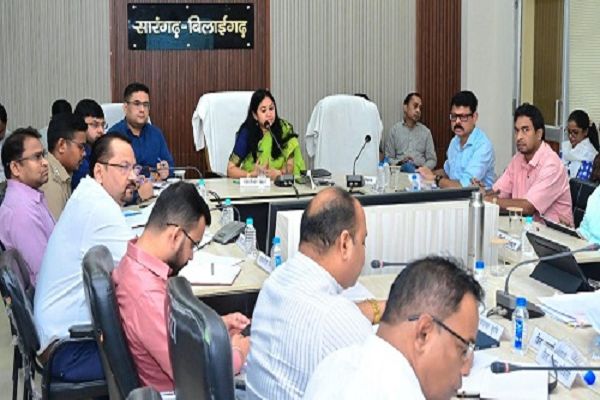 अनावश्यक रूप से कोई भी आवेदन लंबित न रहे : कलेक्टर