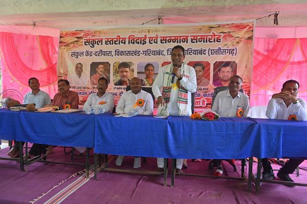  *संकुल केंद्र-दर्रीपारा में एक *साथ सात शिक्षकों को दी गई भावभीनी*ससम्मान विदाई*
