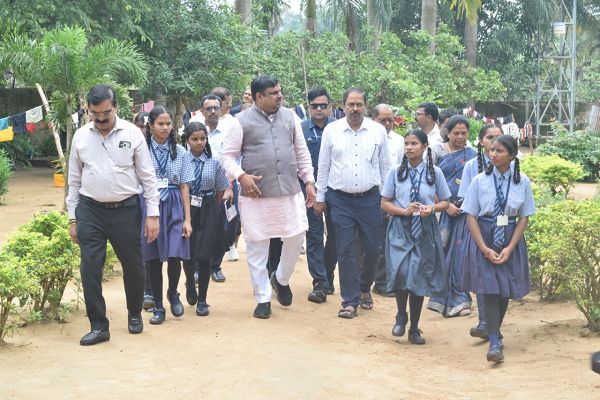 शिक्षा मंत्री श्री गजेंद्र यादव का दंतेवाड़ा दौरा