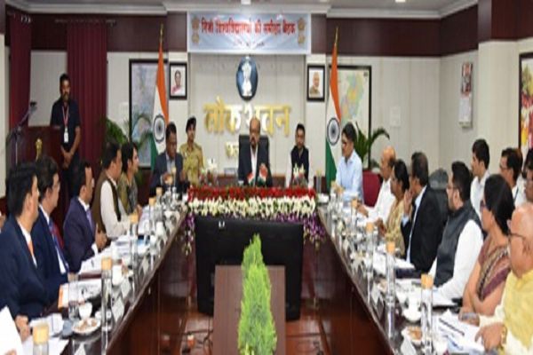 विद्यार्थियों का कल्याण और गुणवत्तापूर्ण शिक्षा हो विश्वविद्यालयों की सर्वाेच्च प्राथमिकताःराज्यपाल डेका