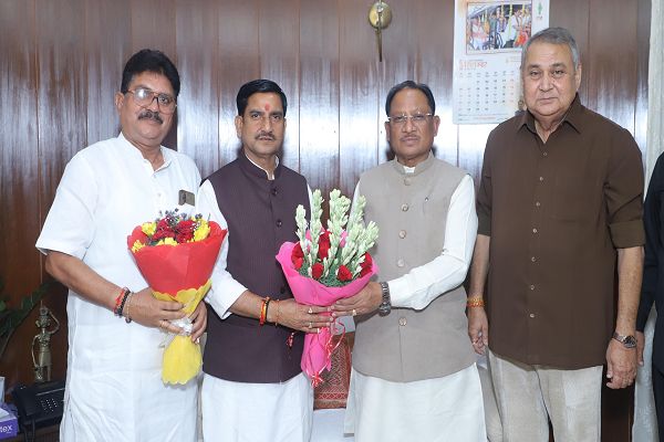 नई दिल्ली में केंद्रीय राज्यमंत्री तोखन साहू ने मुख्यमंत्री विष्णु देव साय से की सौजन्य भेंट
