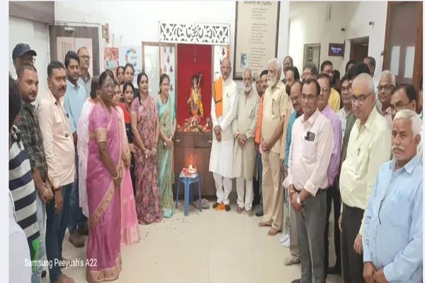 हल षष्ठी पर जिला सहकारी केन्द्रीय बैंक में भगवान बलराम की पूजा