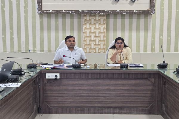 योजनाओं का लाभ अंतिम छोर तक पहुंचाना सर्वाेच्च प्राथमिकता : कलेक्टर