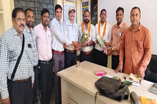  राज्यपाल पुरस्कार एवं चयनित शिक्षकों को लोरमी में किया गया सम्मानित