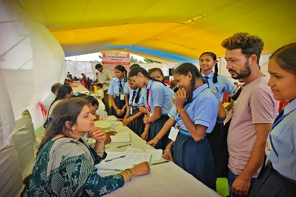  &rsquo;हर पात्र बच्चे तक प्रमाण-पत्र और अधिकार&rsquo; कार्यक्रम अंतर्गत शिविर प्रारंभ