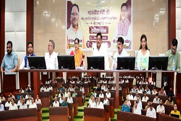 खाद्य मंत्री श्री दयालदास बघेल ने खरीफ विपणन वर्ष 2026-27 की तैयारियों की समीक्षा की*  *धान खरीदी, चावल भंडारण, किसान पंजीयन और गोदाम निर्माण कार्यों में तेजी लाने के दिए निर्देश*