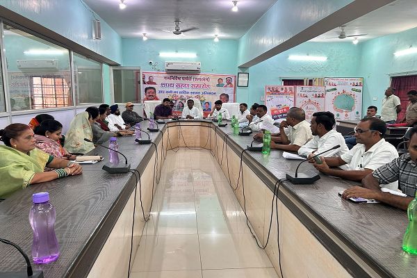  *कवर्धा शहर में यातायात सुधारने नगर पालिका का बड़ा फैसला*   *शहर के प्रमुख मार्ग होंगे नो-वेंडिंग जोन, सड़क घेरकर कारोबार करने वालों पर होगी कार्रवाई*