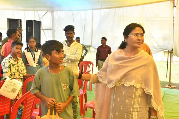  कलेक्टर श्रीमती मिश्रा ने बाल दिव्यांग प्रमाणीकरण शिविर का लिया जायजा
