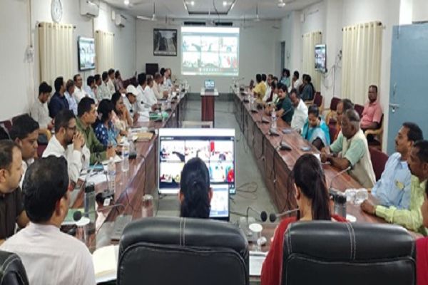 सेवा संकल्प अभियान को लेकर प्रभारी मंत्री रामविचार नेताम ने ली वर्चुअल बैठक