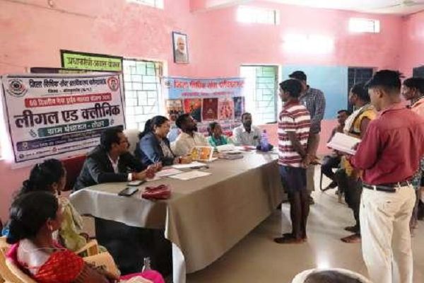 लीगल एड क्लीनिक बना ग्रामीणों का सहारा, कानून के साथ आधार व अन्य दस्तावेजों की समस्याएं भी सुनीं