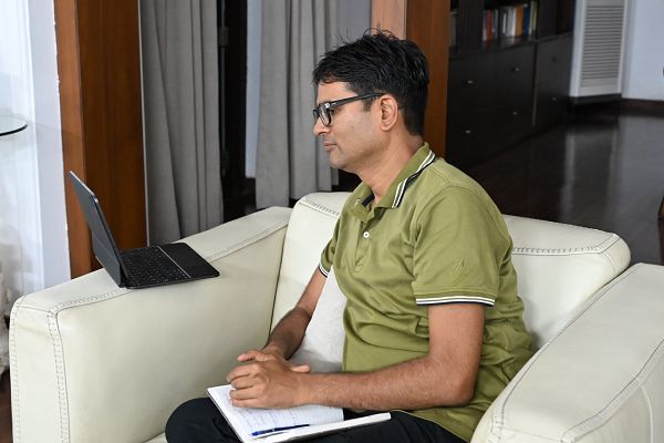 सेवा संकल्प अभियान को लेकर वित्त मंत्री श्री ओपी चौधरी ने जशपुर के जनप्रतिनिधियों से की वर्चुअल बैठक
