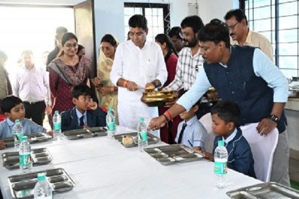 कुपोषण पर कड़ा प्रहार : नारायणपुर के 13 हजार से अधिक स्कूली बच्चों को अब रोजाना मिलेगा नाश्ता