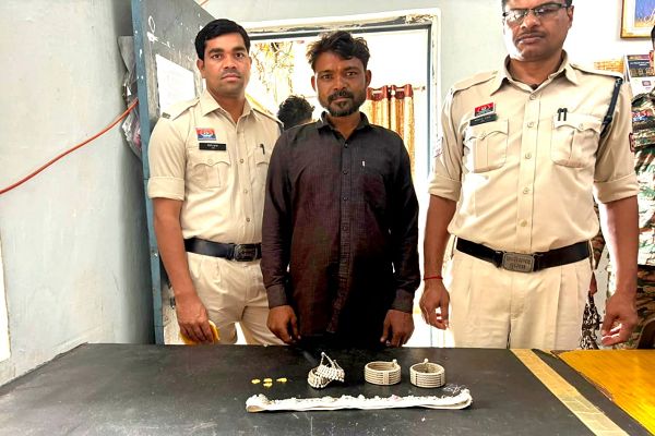 *चौकी दामापुर/ साइबर थाना पुलिस की कार्यवाही।*