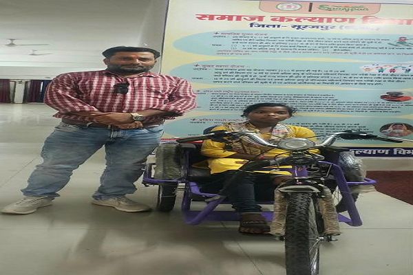मंत्री श्रीमती लक्ष्मी राजवाड़े की संवेदनशील पहल से 48 घंटे में दिव्यांग रनिया सिंह को मिली ट्राई साइकिल