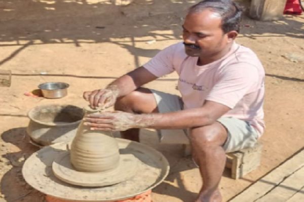 सेवा संकल्प अभियान-2026 : सेवा संकल्प से कुम्हार नारद चक्रधारी की बदली राह