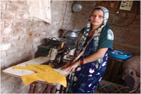 कवर्धा : सेवा संकल्प अभियान: पीएम-अजय योजना से हिरौंदी टोण्ड्रे बनीं आत्मनिर्भर, कपड़ा सिलाई सेंटर से संवारी परिवार की जिंदगी