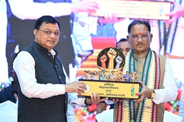 रायपुर : श्रमवीरों के परिश्रम और पसीने से हो रहा समृद्ध छत्तीसगढ़ का निर्माण: मुख्यमंत्री श्री विष्णु देव साय