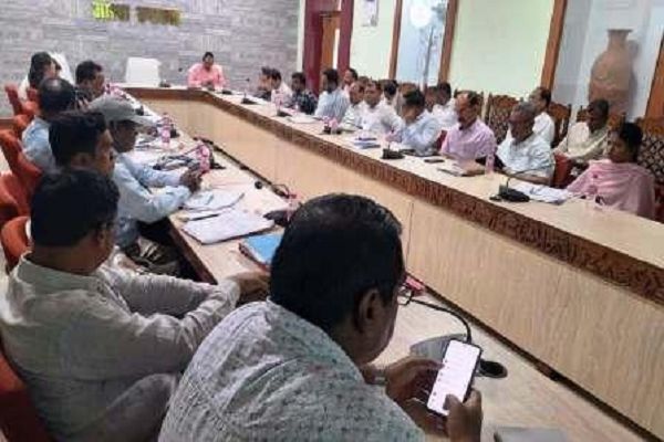 सीएम हेल्पलाइन और जनदर्शन के आवेदनों का तय समय में करें समाधान
