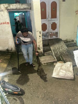 गौरेला: गांधी चौक में घर में घुसा दुर्लभ गंधबिलाव, सर्प मित्रों ने किया सुरक्षित रेस्क्यू