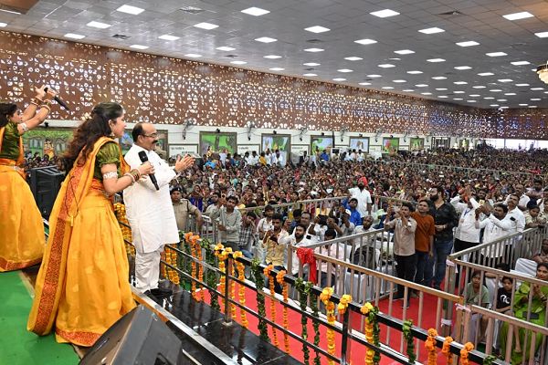  *लोरमी में भाई अरुण साव ने हजारों बहनों-माताओं संग मनाया तीजा तिहार, स्नेह और आशीर्वाद का हुआ संगम*
