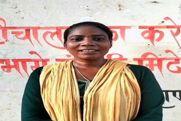 धुएं और लकड़ी की मशक्कत से मुक्ति, उज्ज्वला योजना ने आसान किया कमला का जीवन