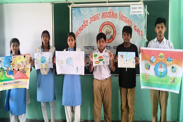 मेरे सपनों का भारत&rsquo; में विद्यार्थियों ने रंगों और शब्दों से रची विकसित भारत की तस्वीर