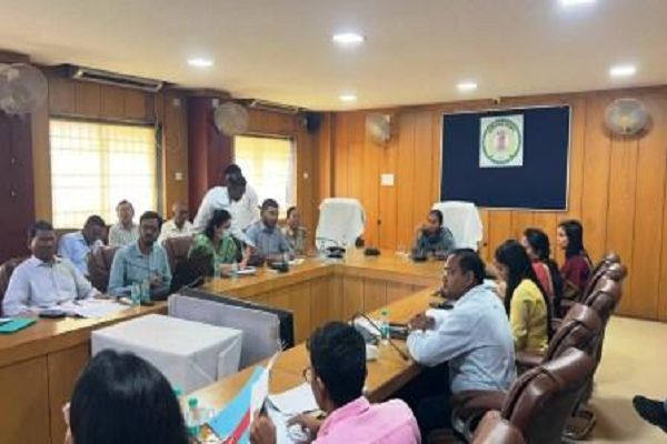 कलेक्टर ने ली समय-सीमा की समीक्षा बैठक, कहा - राज्य रैंकिंग में बेमेतरा को दिलाएं बेहतर स्थान