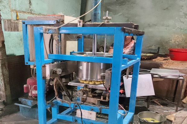 सेवा की कहानी : नमकीन के स्वाद के साथ बढ़ी आमदनी, पीएमएफएमई योजना से महेंद्र ने शुरू किया अपना कारोबार