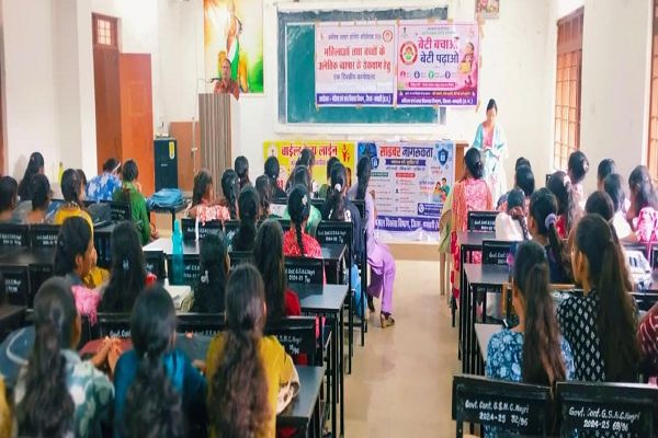 धमतरी में सेवा संकल्प अभियान : नगरी महाविद्यालय के युवाओं को दी गई बाल अधिकारों, साइबर सुरक्षा व &lsquo;1098&rsquo; हेल्पलाइन की जानकारी