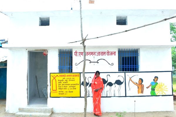  विशेष लेख : एक लाख से अधिक परिवारों को मिली खुशियों की चाबी और पक्का आशियाना