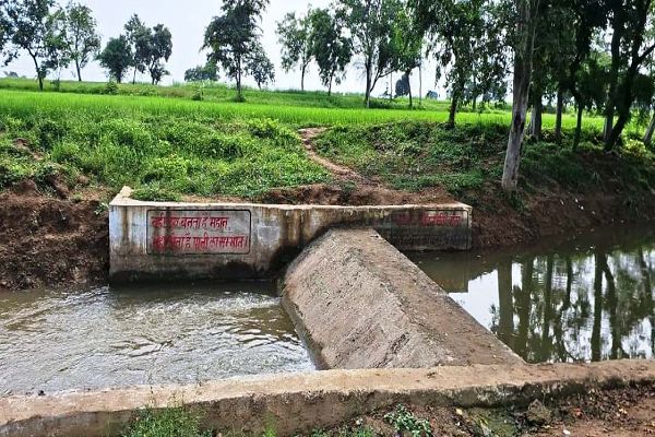 सेवा संकल्प अभियान: सेवा की कहानी : बहकर निकल जाता था बारिश का पानी, चेकडेम ने खेतों तक पहुंचाया सिंचाई का सहारा