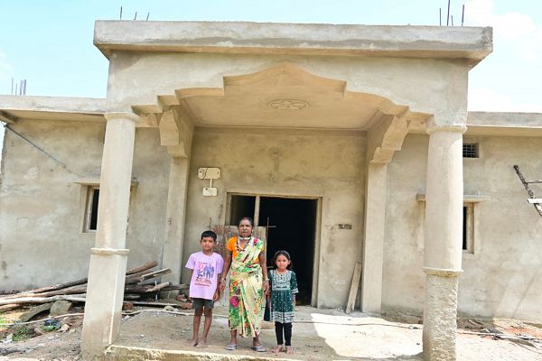 पक्के घर की ओर बढ़ा मनकी बाई का परिवार, पीएम जनमन आवास योजना ने बदली जीवन की तस्वीर