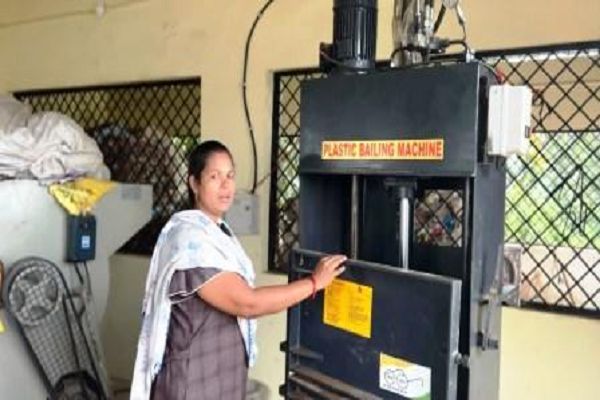 छिंदगढ़ की महिलाओं ने स्वच्छता को बनाया आजीविका का साधन: 'कमलफूल' समूह प्रतिमाह कमा रहा ₹18,000 से ज्यादा