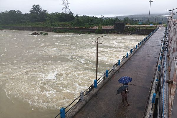  *गरियाबंद में लगातार बारिश के बीच सिकासार जलाशय 89.32% भरा, 12 गेट 3 फीट तक खोले गए*
