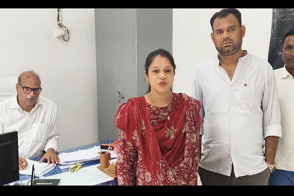सेवा संकल्प अभियान: सेवा की कहानी : अपने नाम जमीन की रजिस्ट्री पर महिला किसान चंद्रकांता को 9,510 रुपये की राहत