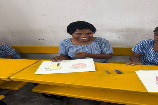 सेवा संकल्प अभियान : &lsquo;मेरे सपनों का भारत&rsquo; को बालिकाओं ने रंगों और शब्दों में किया साकार