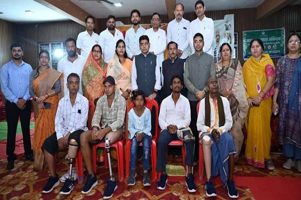 सेवा संकल्प अभियान : बलौदाबाजार में राजस्व मंत्री श्री टंक राम वर्मा ने दिव्यांगजनों को बांटे सहायक उपकरण