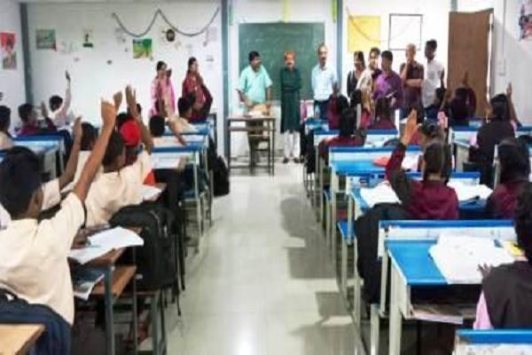 राष्ट्रीय अनुसूचित जनजाति आयोग के वरिष्ठ सलाहकार ने एकलव्य आदर्श आवासीय विद्यालय कांकेर का किया औचक निरीक्षण