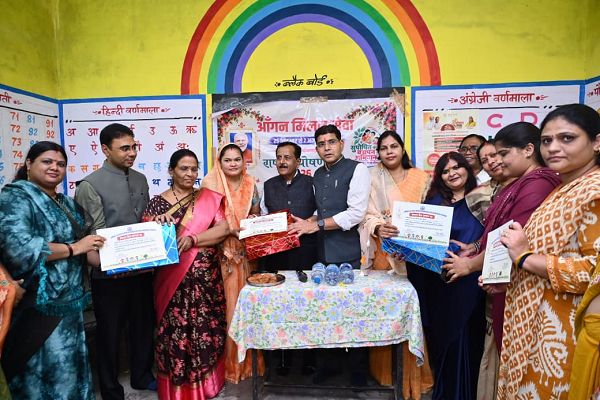 सेवा संकल्प अभियान : जिले में आंगन मिलन सेवा की शुरुआत, राजस्व मंत्री ने आंगनबाड़ी कार्यकर्ता, सहायिका एवं मितानिन को किया सम्मानित