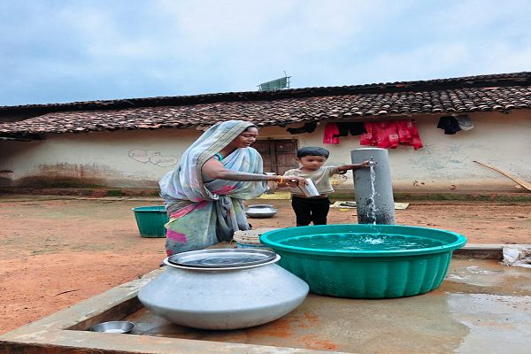सेवा की कहानी : &rsquo;जल जीवन मिशन से पंडोपारा में पहुंचा नल का जल, आसान हुई ग्रामीणों की जिंदगी