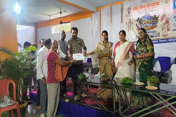 सेवा संकल्प अभियान 2026 : सेवा मेरा योगदान: उम्र नहीं बनी हुनर की सीमा, &lsquo;जशपुर सियान आइडल&rsquo; में वरिष्ठ नागरिकों ने दिखाई प्रतिभा