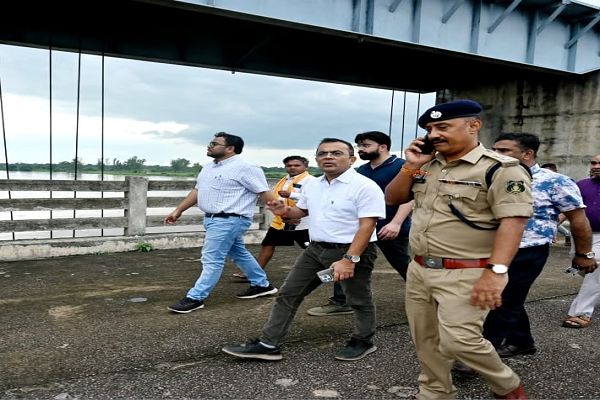 गंगरेल बांध के सभी 14 गेट खुले, महानदी के तटीय क्षेत्रों में प्रशासन अलर्ट मोड पर
